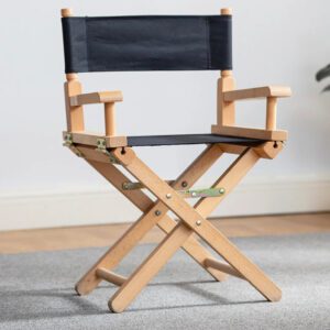 A black chair sitting on top of the floor.